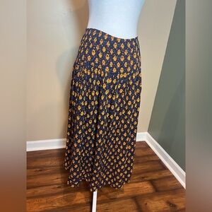 VGT 80-90's Express Midi Floral Skirt 100% Rayon Size Med